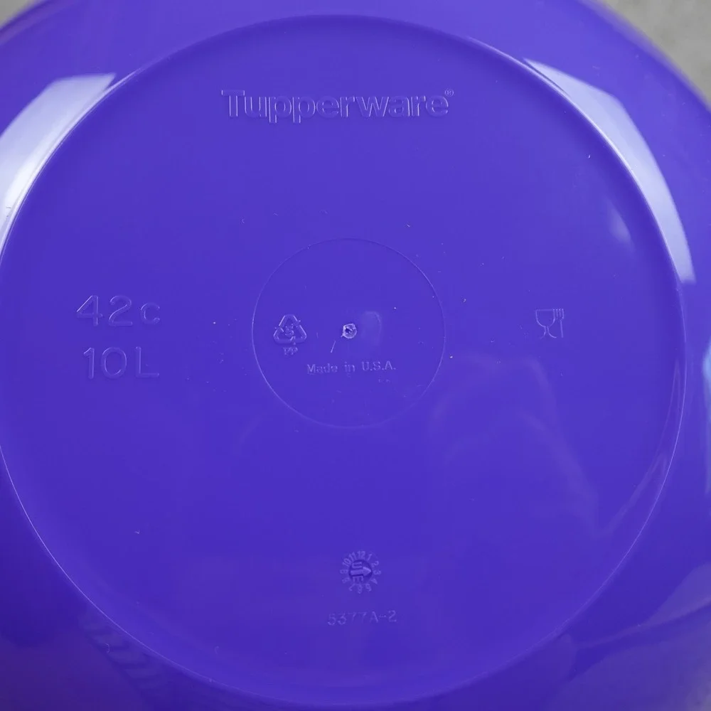 Tupperware Thatsa Mega Bowl 10L 42 Cup Purple with White Lid Seal 5377A-2